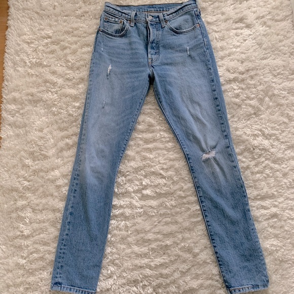 Levi’s 501’s in Light Blue - Picture 2 of 4